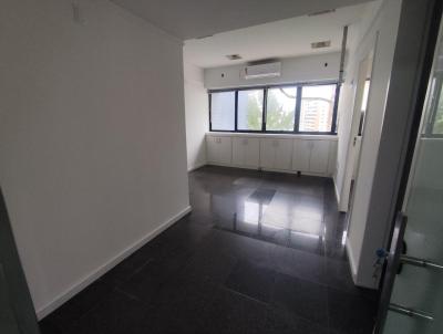 Sala Comercial / Usada para Venda na cidade de Salvador no bairro Itaigara
